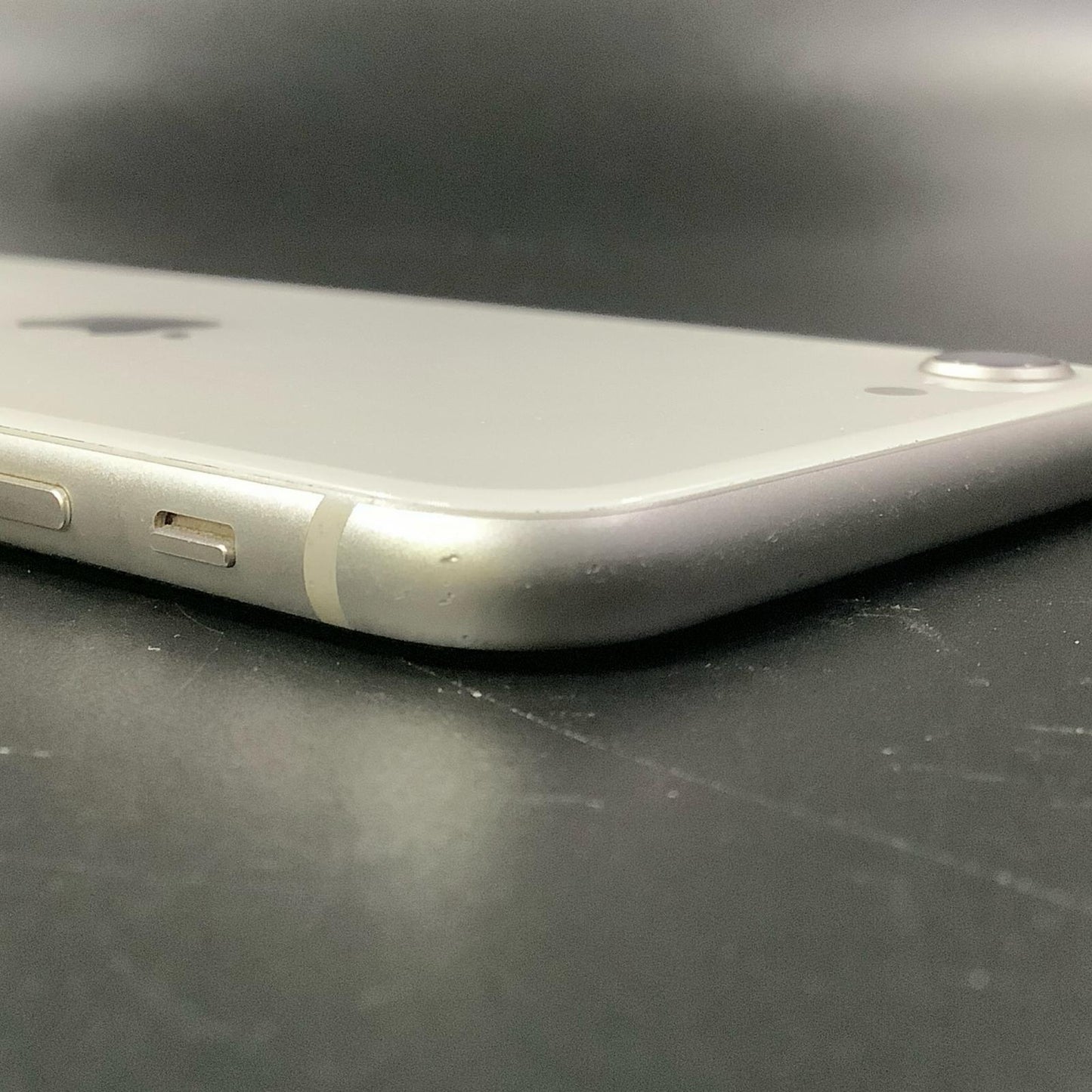 【全額返金保証】【最速発送】Apple iPhone iPhone SE（第3世代） 128GB スターライト Softbank 白ロム 動作確認済 78%