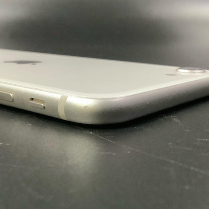 【全額返金保証】【最速発送】Apple iPhone iPhone SE（第3世代） 128GB スターライト Softbank 白ロム 動作確認済 78%