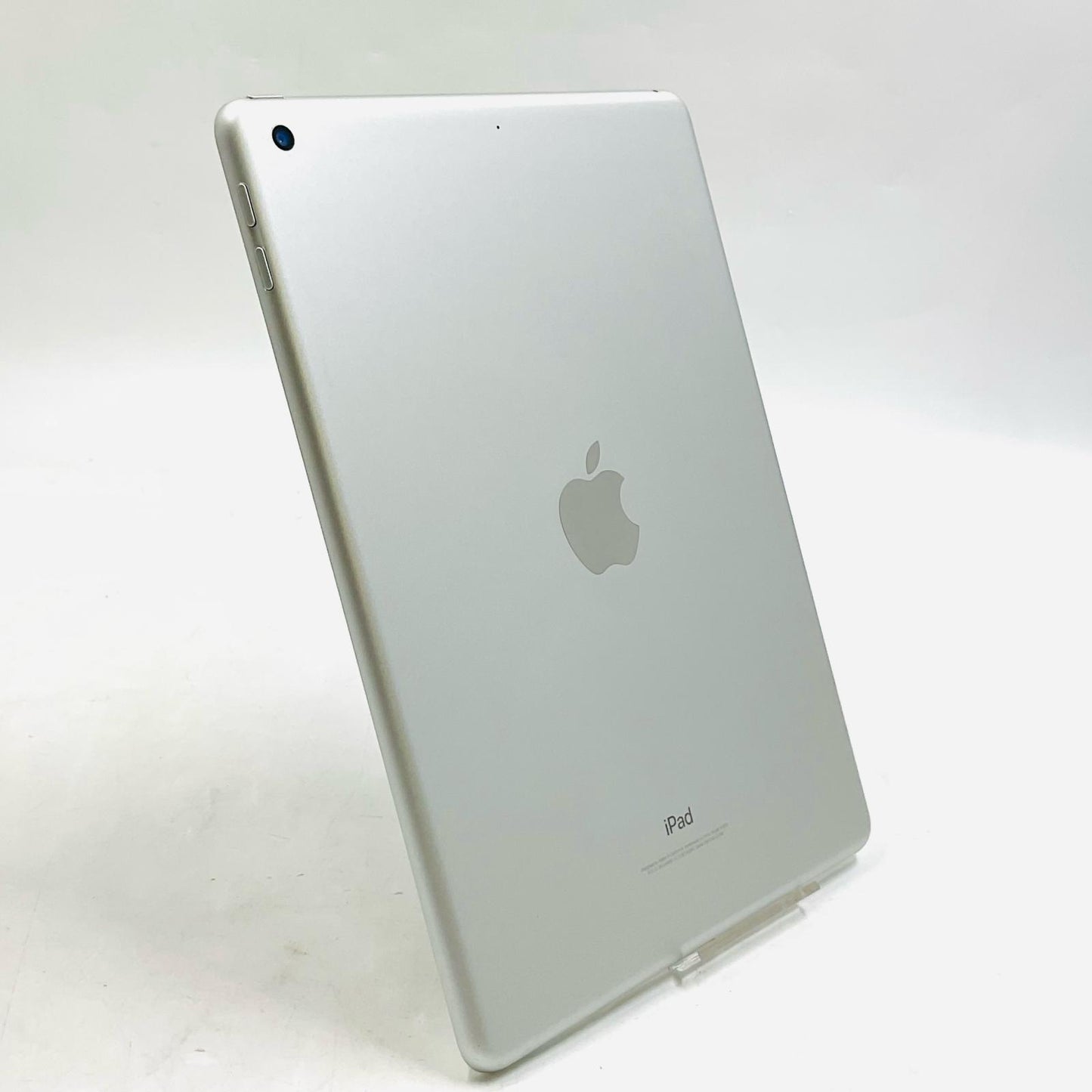 【全額返金保証】【最速発送】Apple iPad iPad 9.7インチ 第6世代 32GB シルバー Wi-Fi 動作確認済