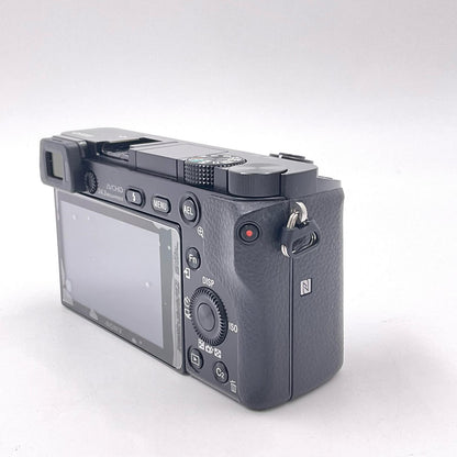 【全額返金保証】【最速発送】Sony デジタル一眼 α6000 ILCE-6000Y ダブルズームレンズキット [ブラック] 美品 動作確認済