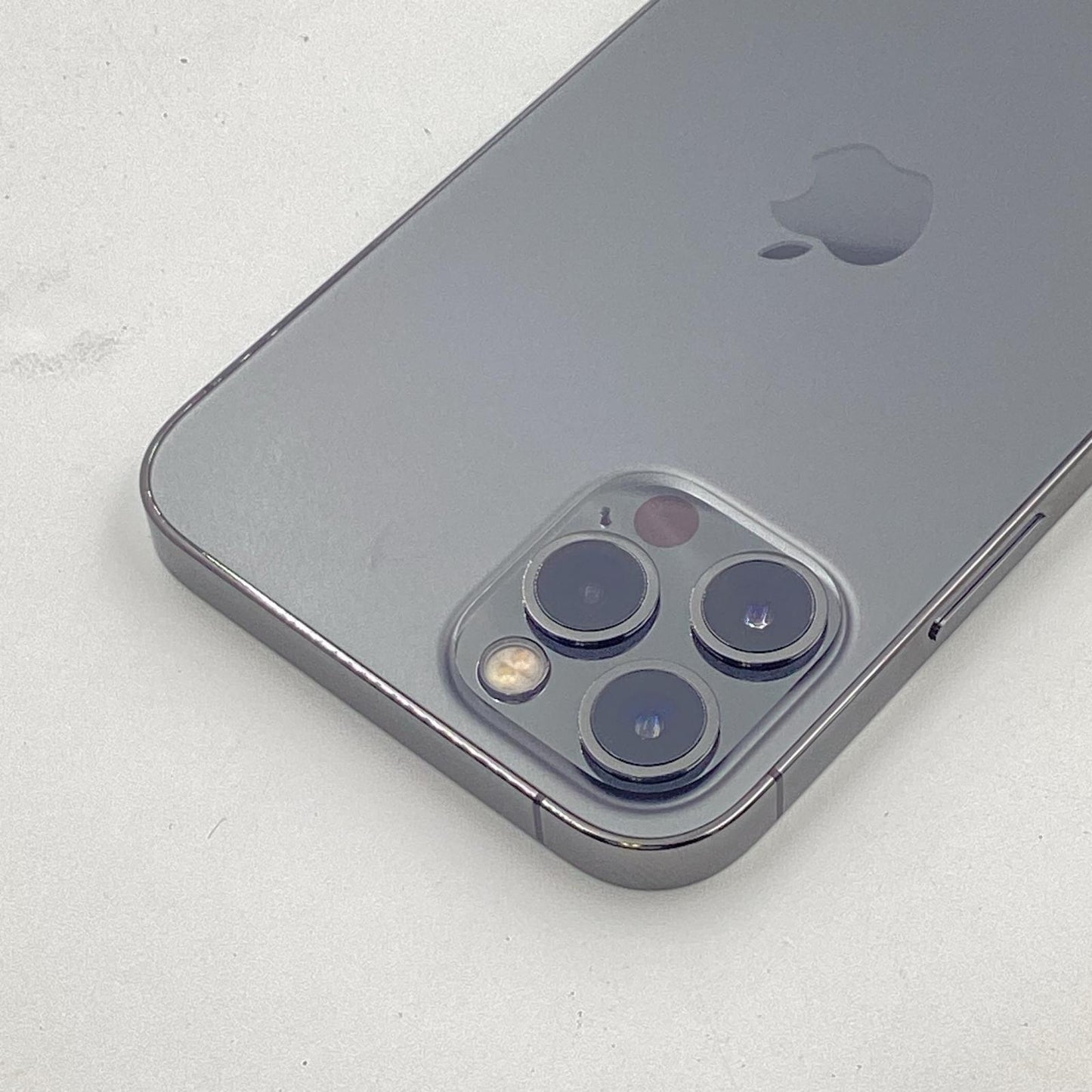 【全額返金保証】【最速発送】Apple iPhone iPhone Pro 12 Pro 256GB グラファイト docomo 白ロム 動作確認済 78%