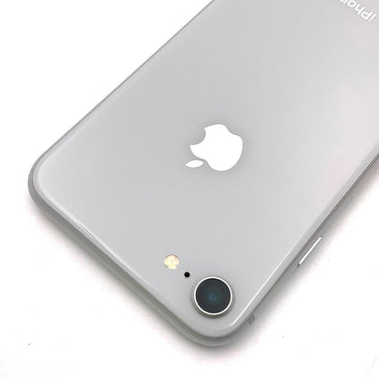 【全額返金保証】【最速発送】Apple iPhone iPhone 8 64GB シルバー docomo 白ロム 動作確認済 78%