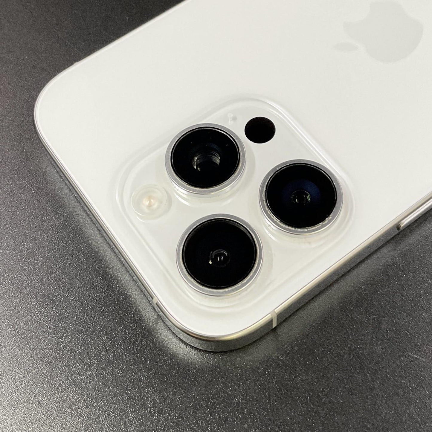 【全額返金保証】【最速発送】Apple iPhone iPhone 16 Pro 256GB ホワイト SIMフリー 白ロム 美品 動作確認済 94%