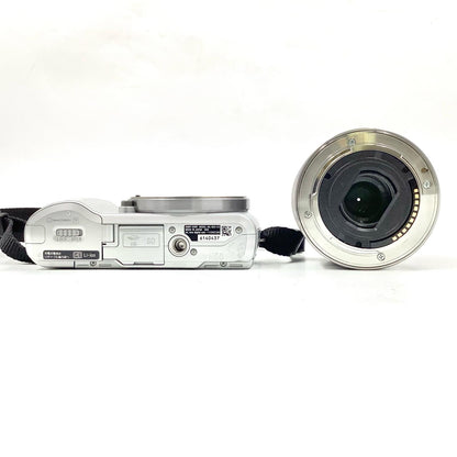 【最速発送】Sony デジタル一眼 α NEX-C3K ズームレンズキット [シルバー] シルバー【難有】
