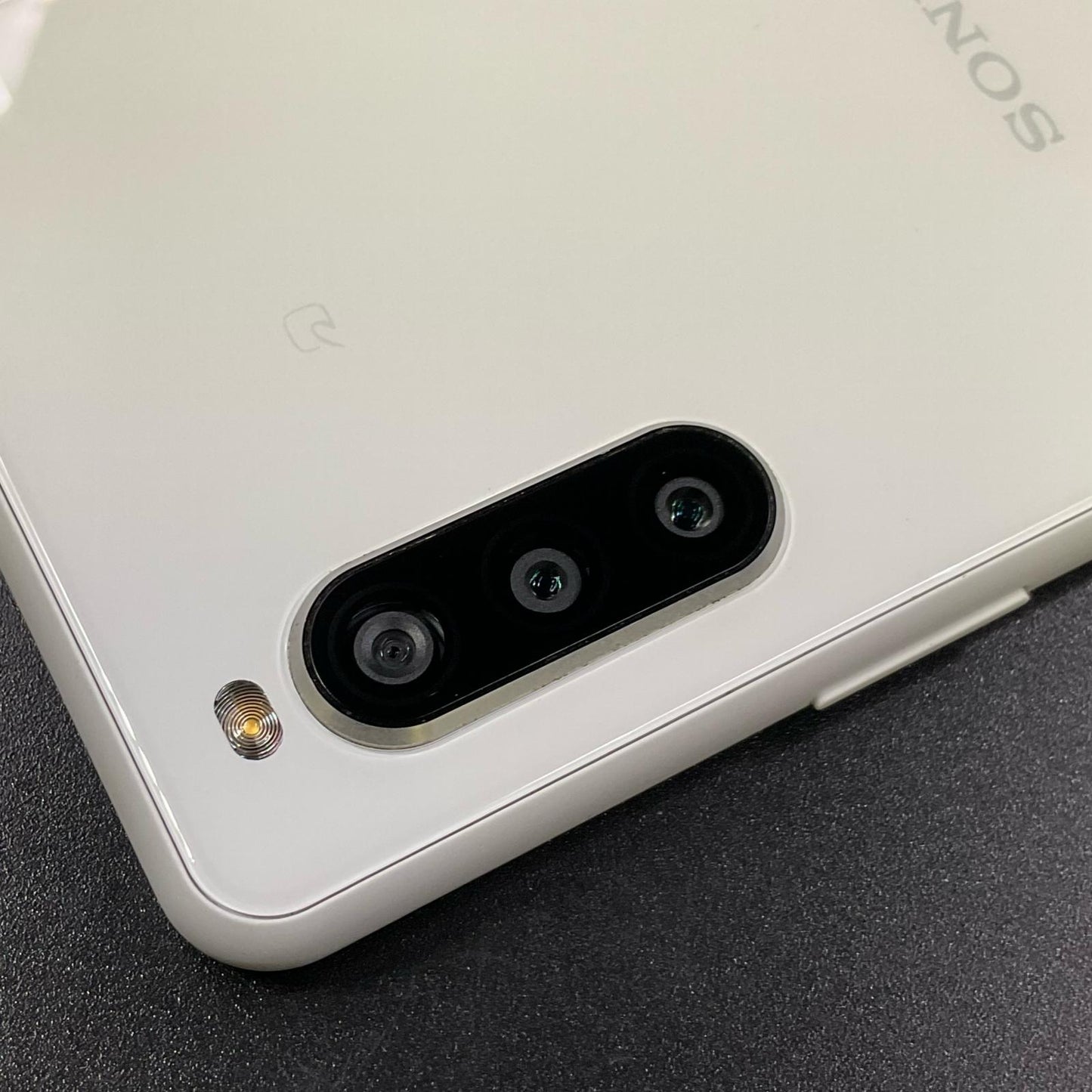 【最速発送】Sony Xperia 10 II 64GB ホワイト docomo SO-41A 白ロム【難有】