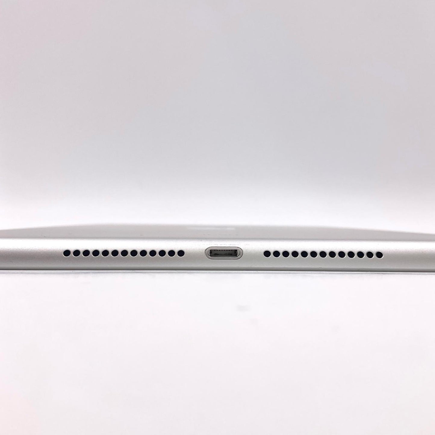 【全額返金保証】【最速発送】Apple iPad iPad 9.7インチ 第5世代 32GB シルバー WiFi+Cellular Softbank 白ロム 美品 動作確認済