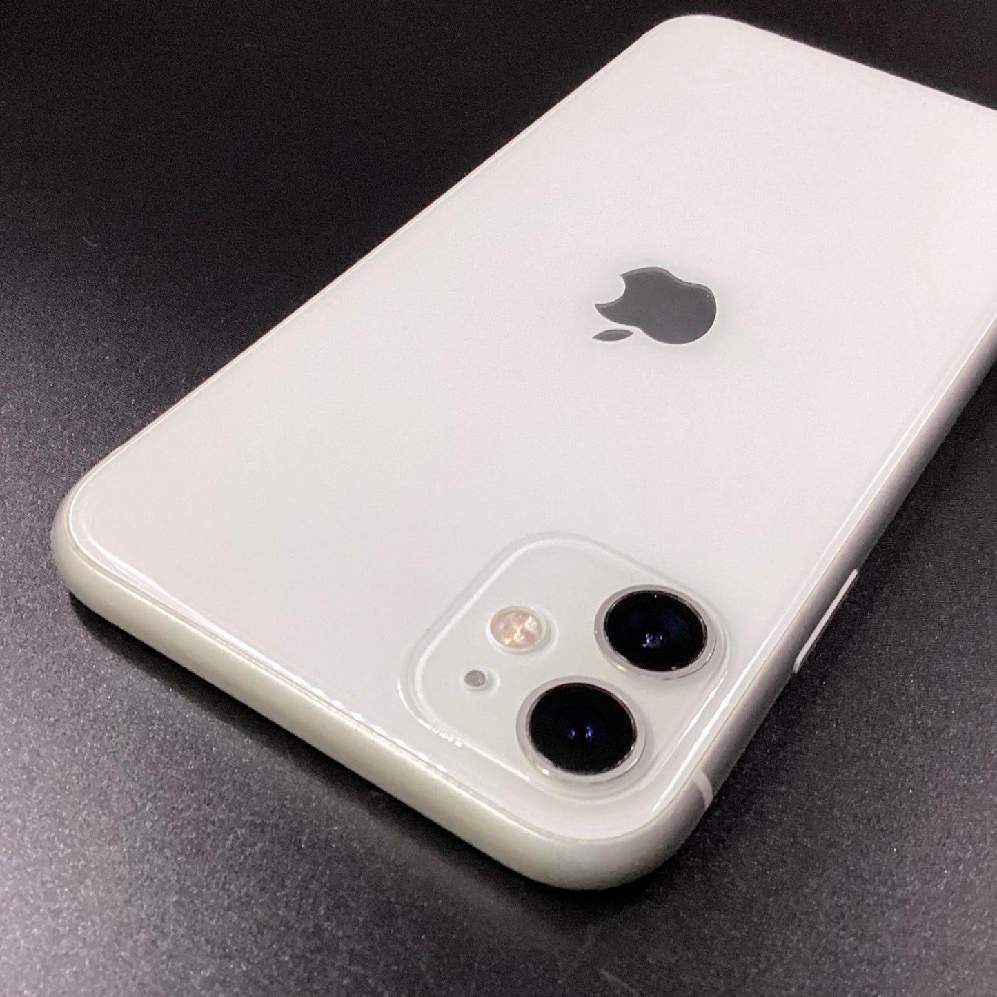 【全額返金保証】【最速発送】Apple iPhone iPhone 11 64GB ホワイト Softbank 白ロム 動作確認済 83%