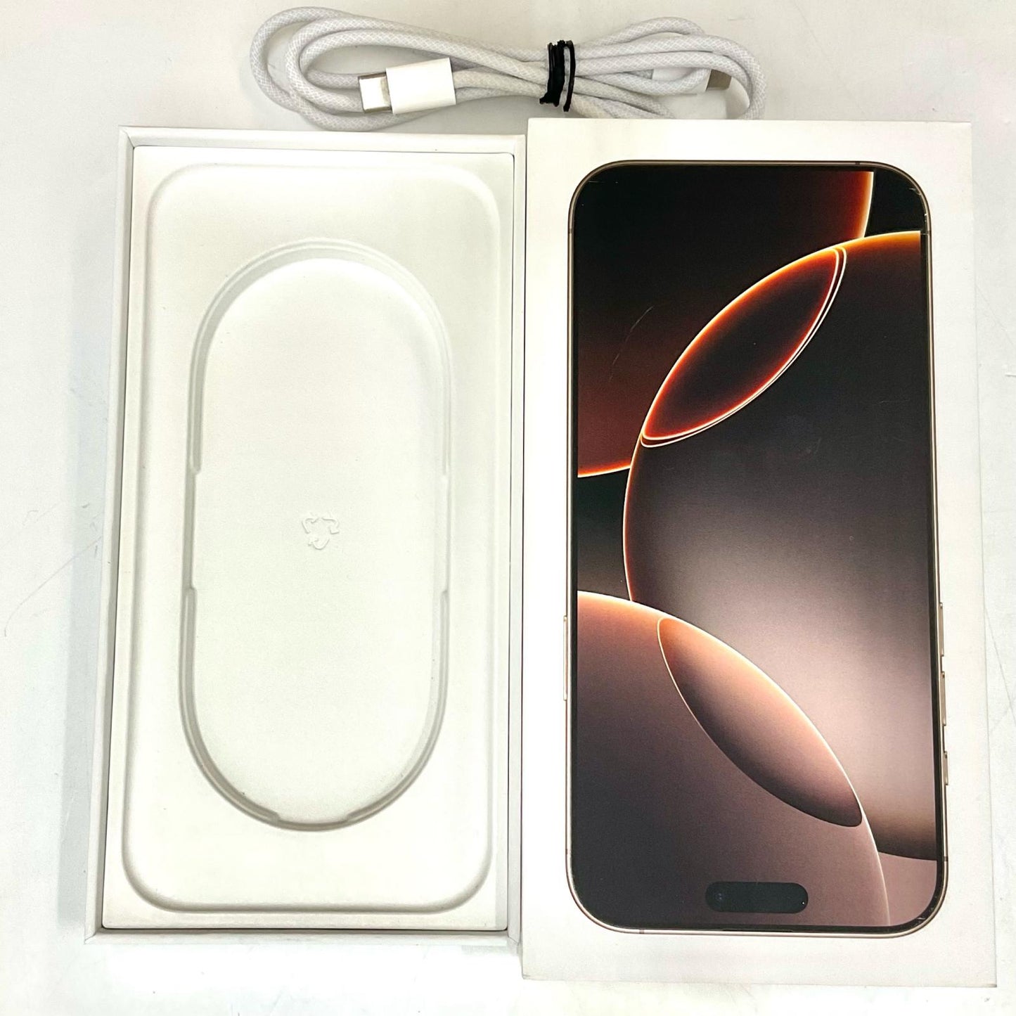 【全額返金保証】【最速発送】Apple iPhone iPhone 16 Pro Max 256GB デザートチタニウム SIMフリー 白ロム 美品 動作確認済 92%