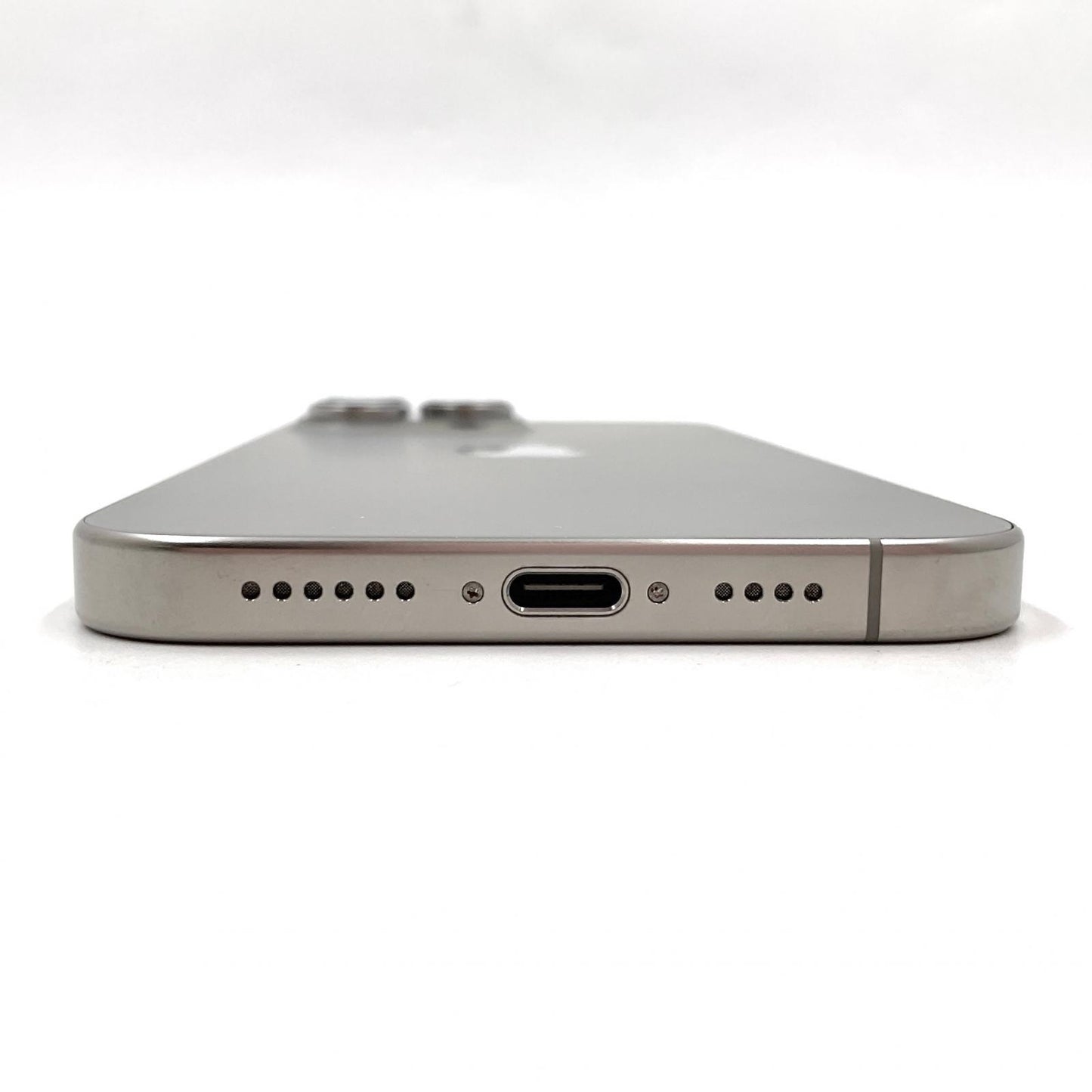 【全額返金保証】【最速発送】Apple iPhone iPhone 16 Pro Max 256GB ナチュラルチタニウム docomo 白ロム 美品 動作確認済 98%