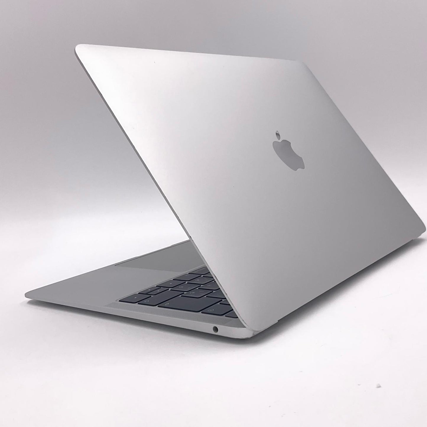 【全額返金保証】【最速発送】Apple MacBook Air 13.3インチ 2018 1.6GHz デュアルコア Intel Core i5 8GB SSD 128GB シルバー 動作確認済