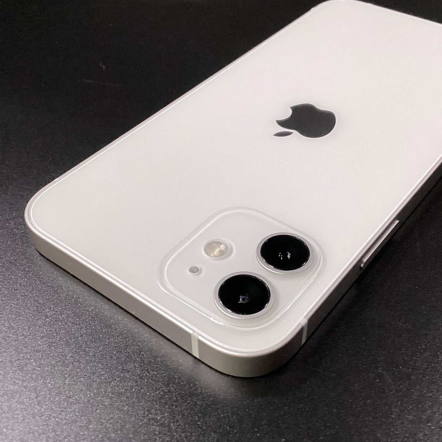 【全額返金保証】【最速発送】Apple iPhone iPhone 12 64GB ホワイト au 白ロム 動作確認済 92%