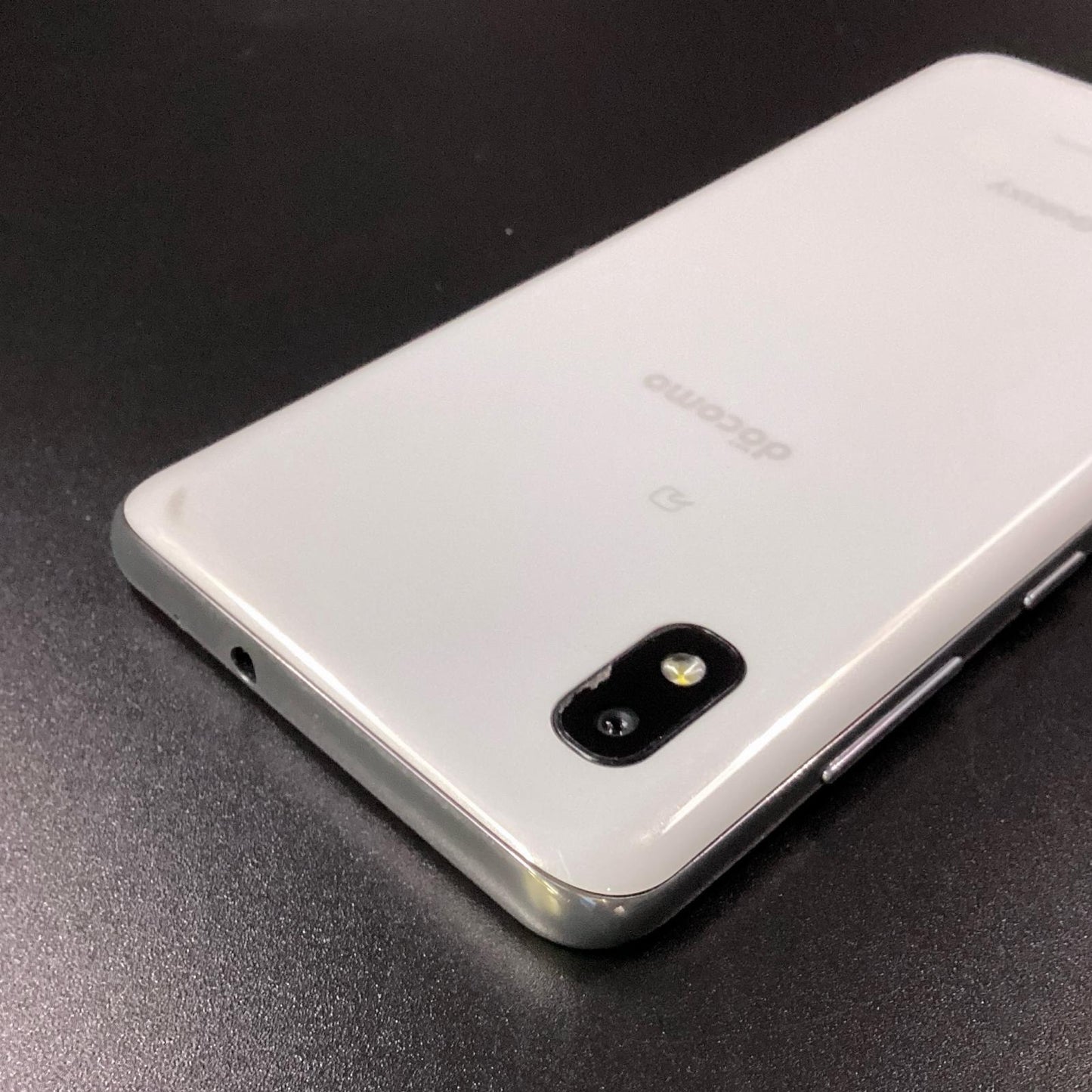 【全額返金保証】【最速発送】SAMSUNG Galaxy A21 64GB ホワイト docomo SC-42A 白ロム 動作確認済