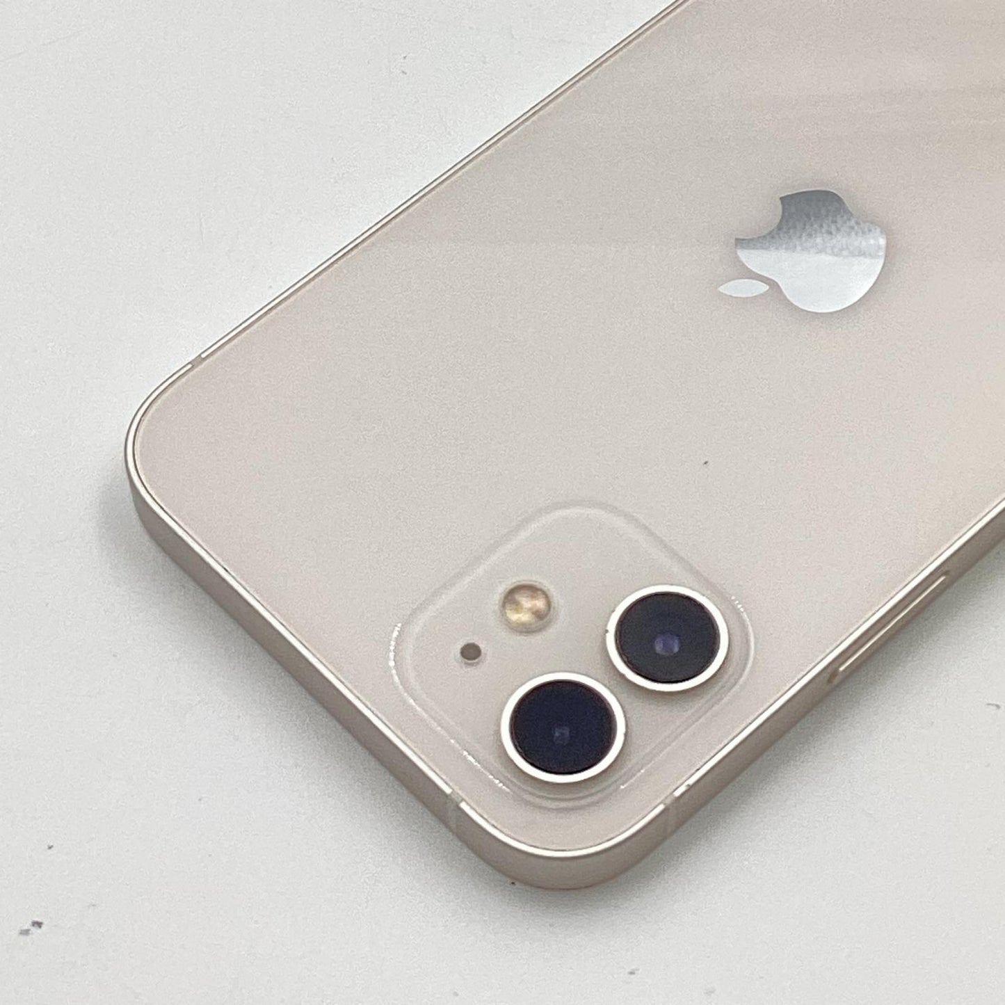 【全額返金保証】【最速発送】Apple iPhone iPhone 12 64GB ホワイト docomo 白ロム 動作確認済 80%