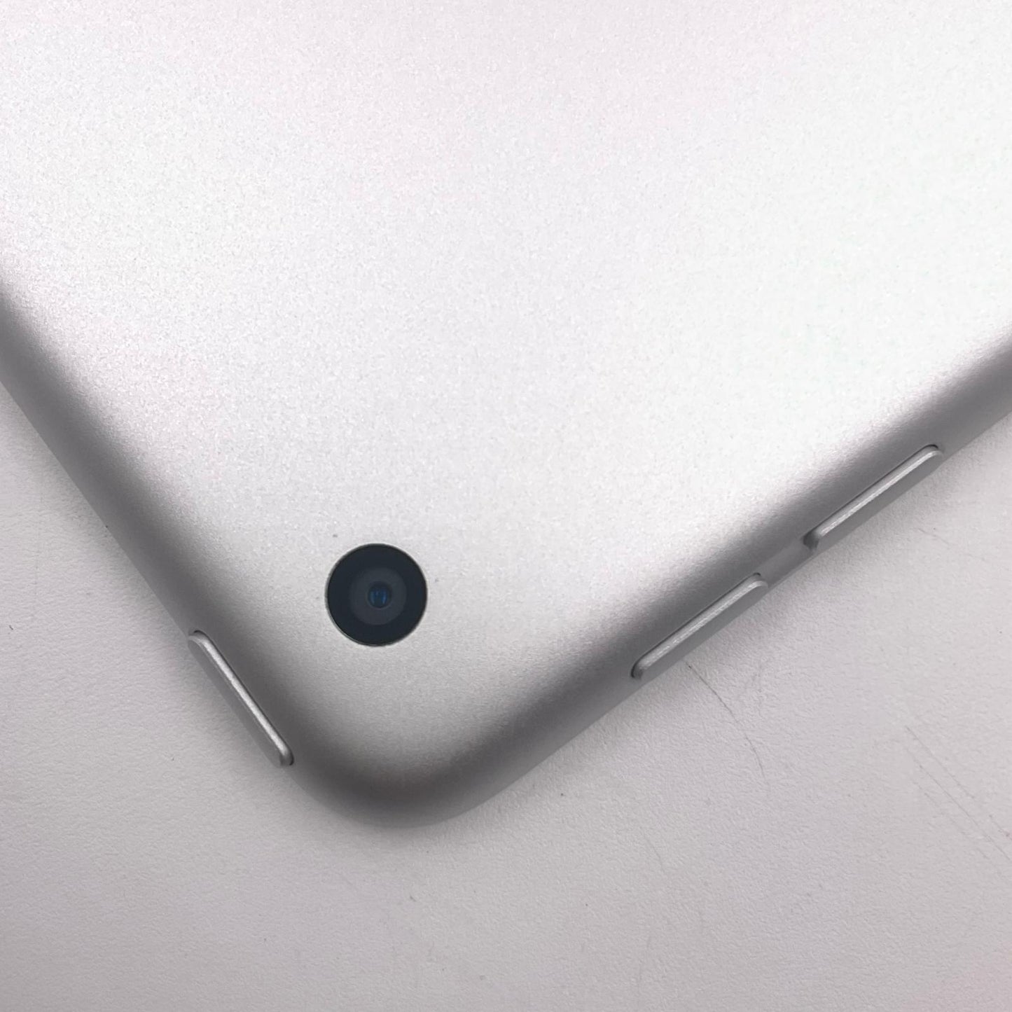【全額返金保証】【最速発送】Apple iPad iPad 10.2インチ 第9世代 64GB シルバー Wi-Fi 美品 動作確認済