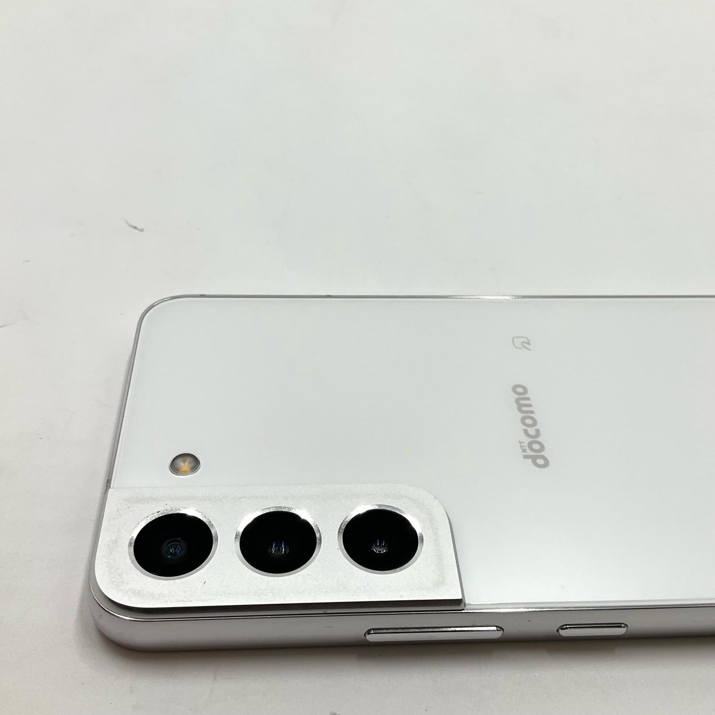 【全額返金保証】【最速発送】SAMSUNG Galaxy S22 256GB ファントムホワイト docomo SC-51C 動作確認済