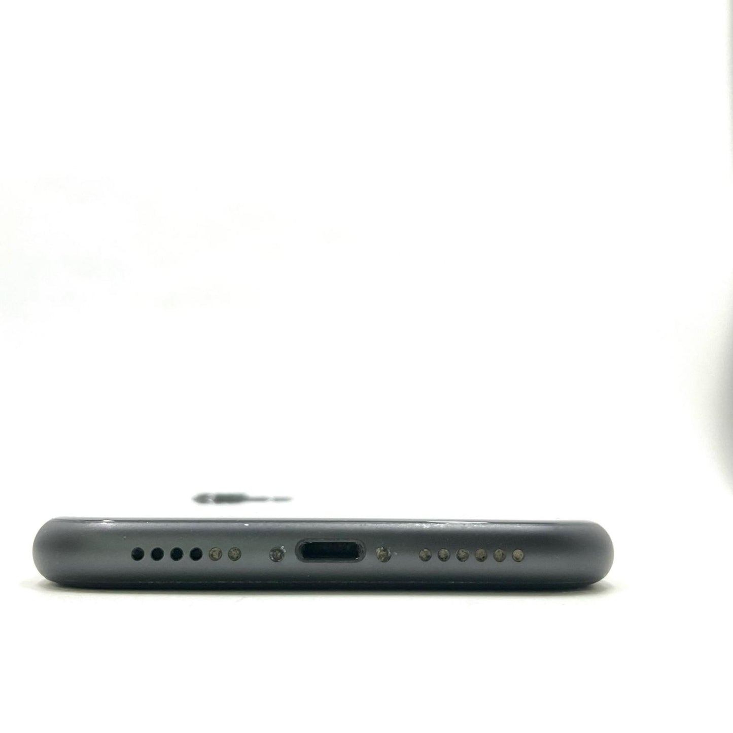 【全額返金保証】【最速発送】Apple iPhone iPhone 11 64GB ブラック docomo 白ロム 動作確認済 81%