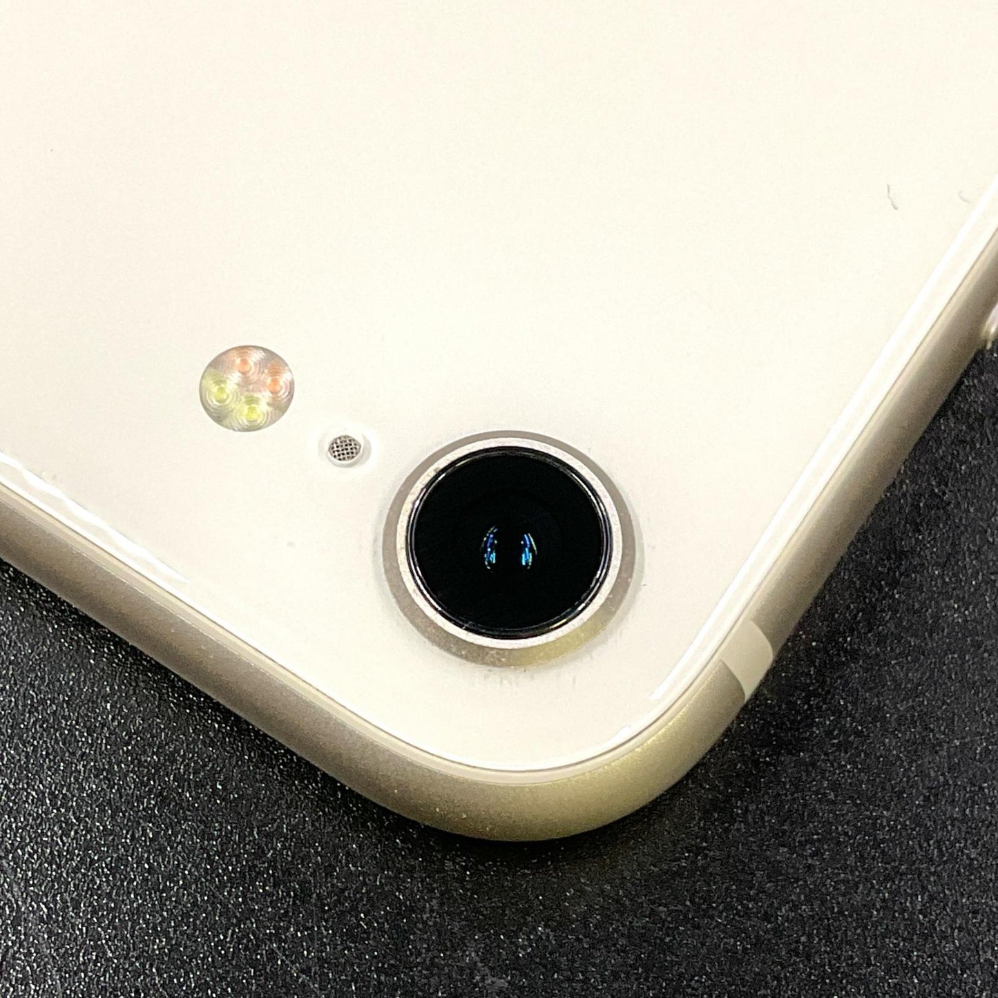 【最速発送】Apple iPhone iPhone SE（第3世代） 64GB スターライト Softbank【難有】 84%