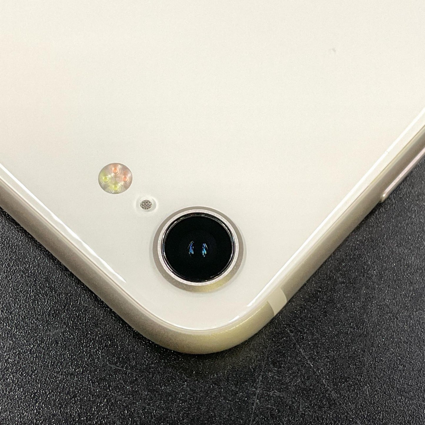 【全額返金保証】【最速発送】Apple iPhone iPhone SE（第3世代） 64GB スターライト Softbank 動作確認済 83%