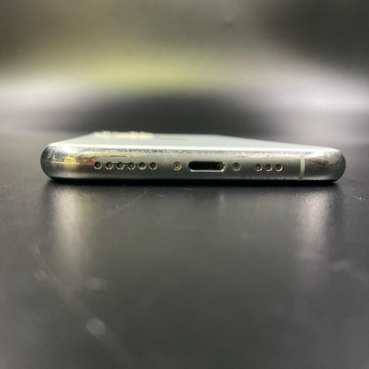 【全額返金保証】【最速発送】Apple iPhone iPhone 11 Pro 256GB シルバー au 白ロム 動作確認済 81%
