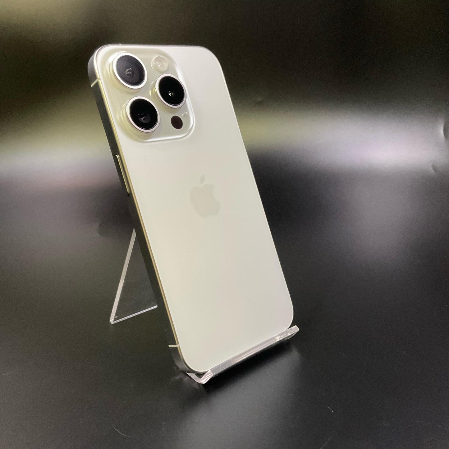 【全額返金保証】【最速発送】Apple iPhone iPhone 15 Pro 256GB ホワイト docomo SIMフリー 白ロム 美品 動作確認済 86%