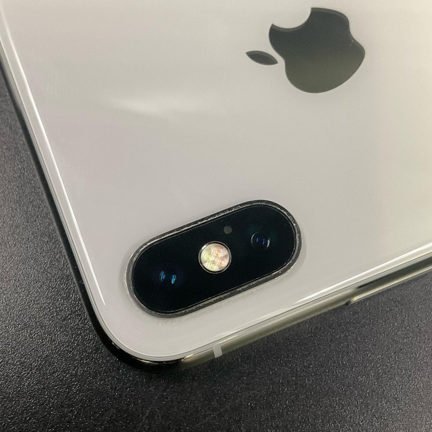 【全額返金保証】【最速発送】Apple iPhone iPhone X 256GB シルバー au 白ロム 動作確認済 94%
