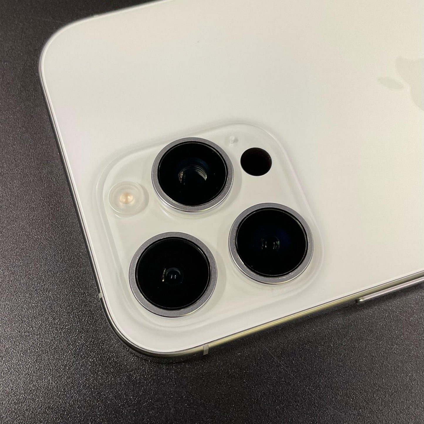 【全額返金保証】【最速発送】Apple iPhone iPhone 16 Pro Max 256GB ホワイトチタニウム SIMフリー 白ロム 美品 動作確認済 97%