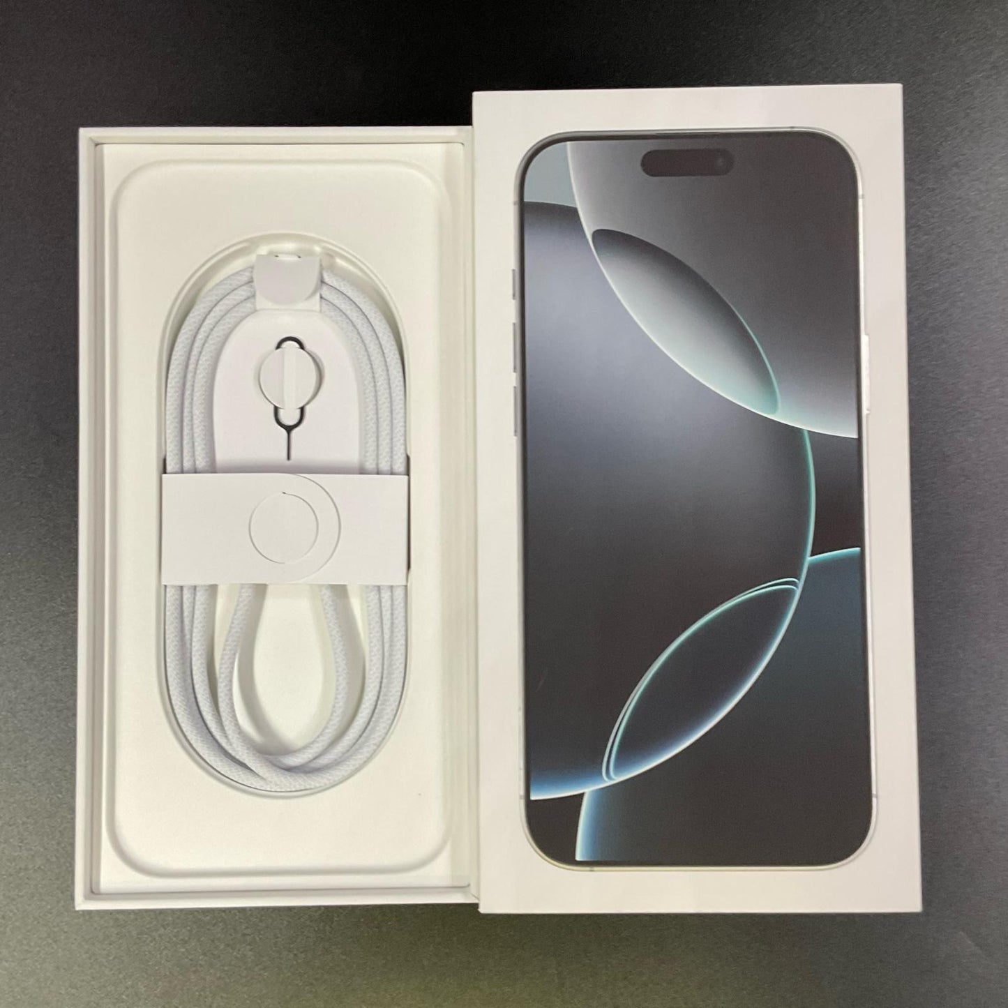 【全額返金保証】【最速発送】Apple iPhone iPhone 16 Pro Max 256GB ホワイトチタニウム SIMフリー 白ロム 美品 動作確認済 97%