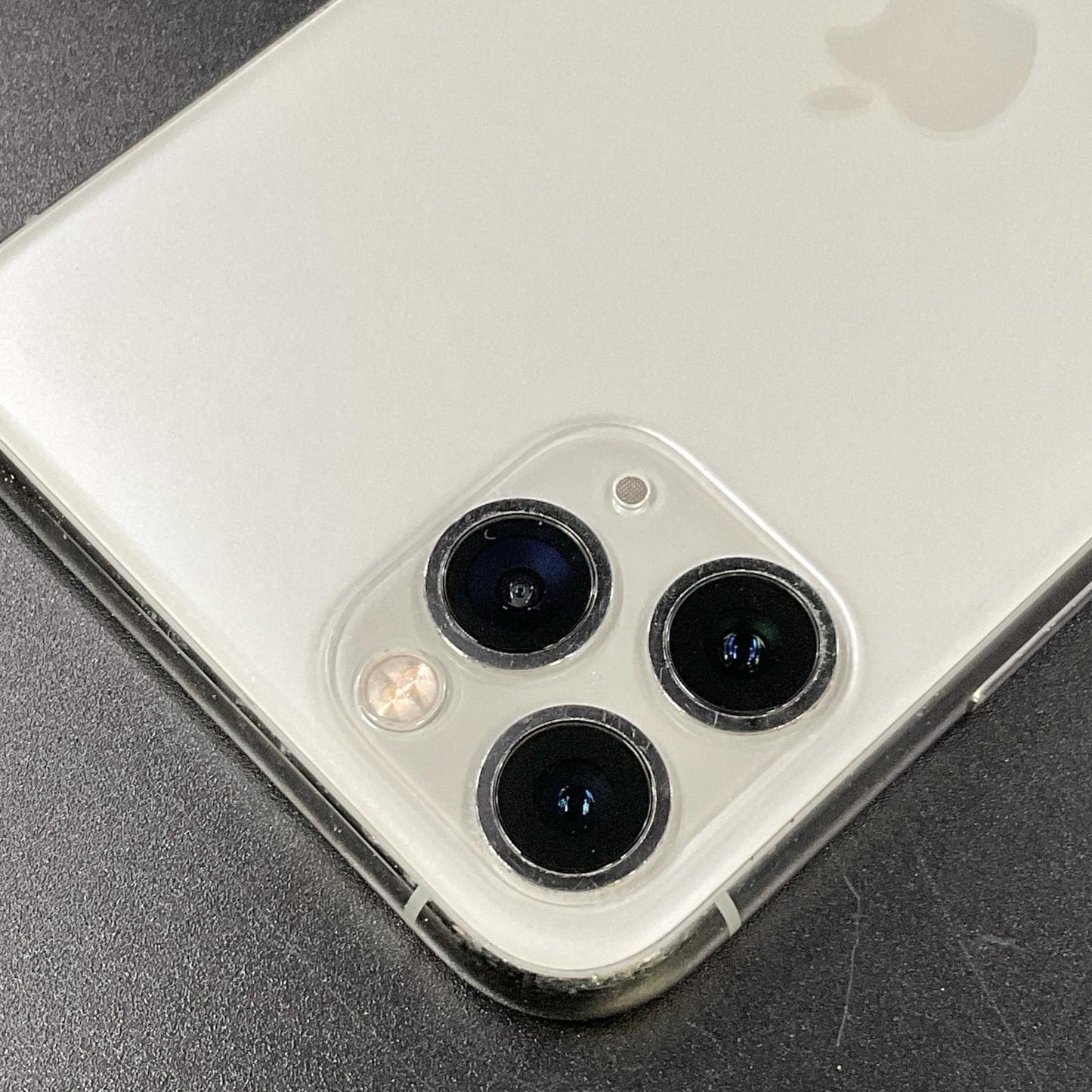 【全額返金保証】【最速発送】Apple iPhone iPhone 11 Pro 256GB シルバー docomo 白ロム 動作確認済 65%