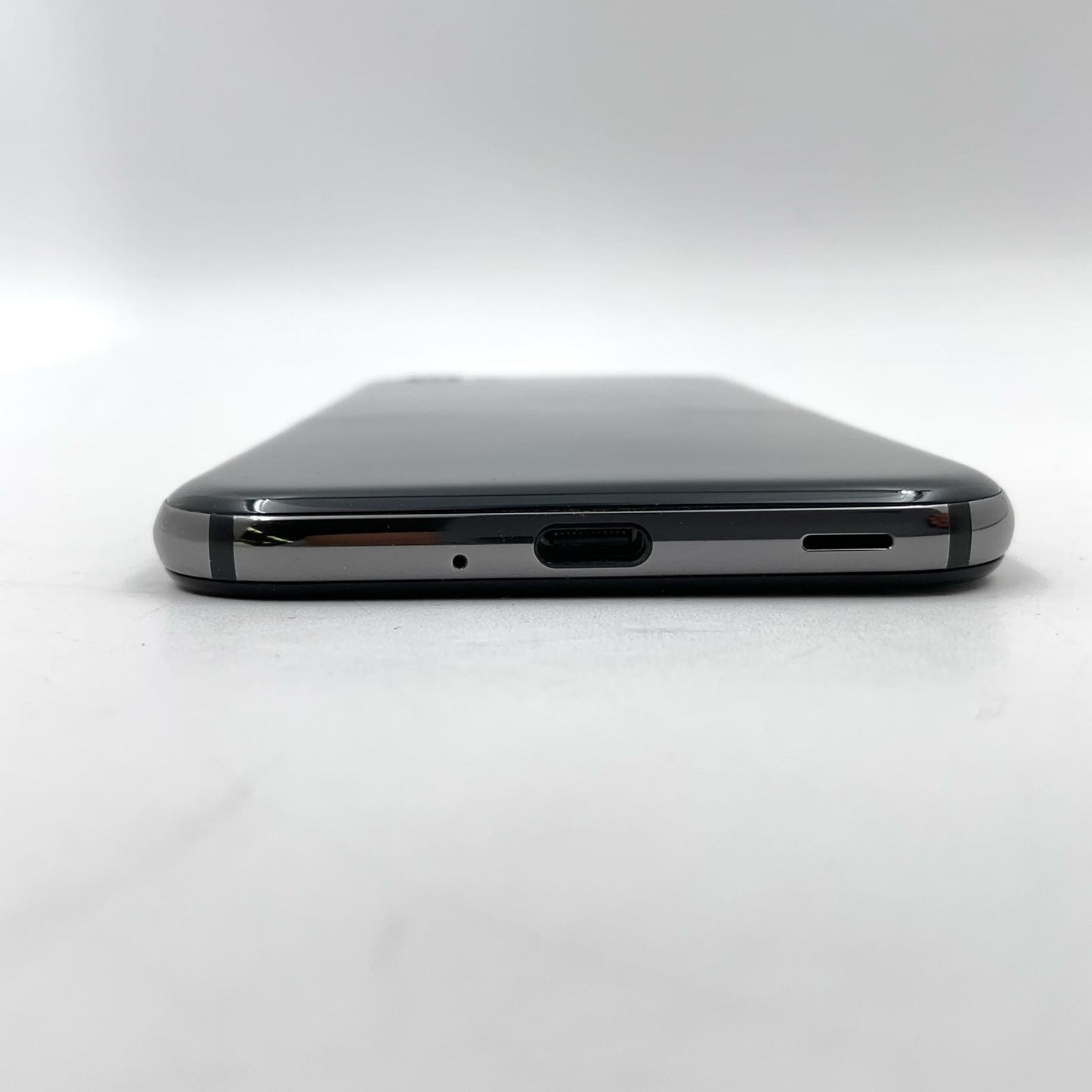 【最速発送】SHARP AQUOS R 64GB マーキュリーブラック docomo SH-03J 白ロム【難有】
