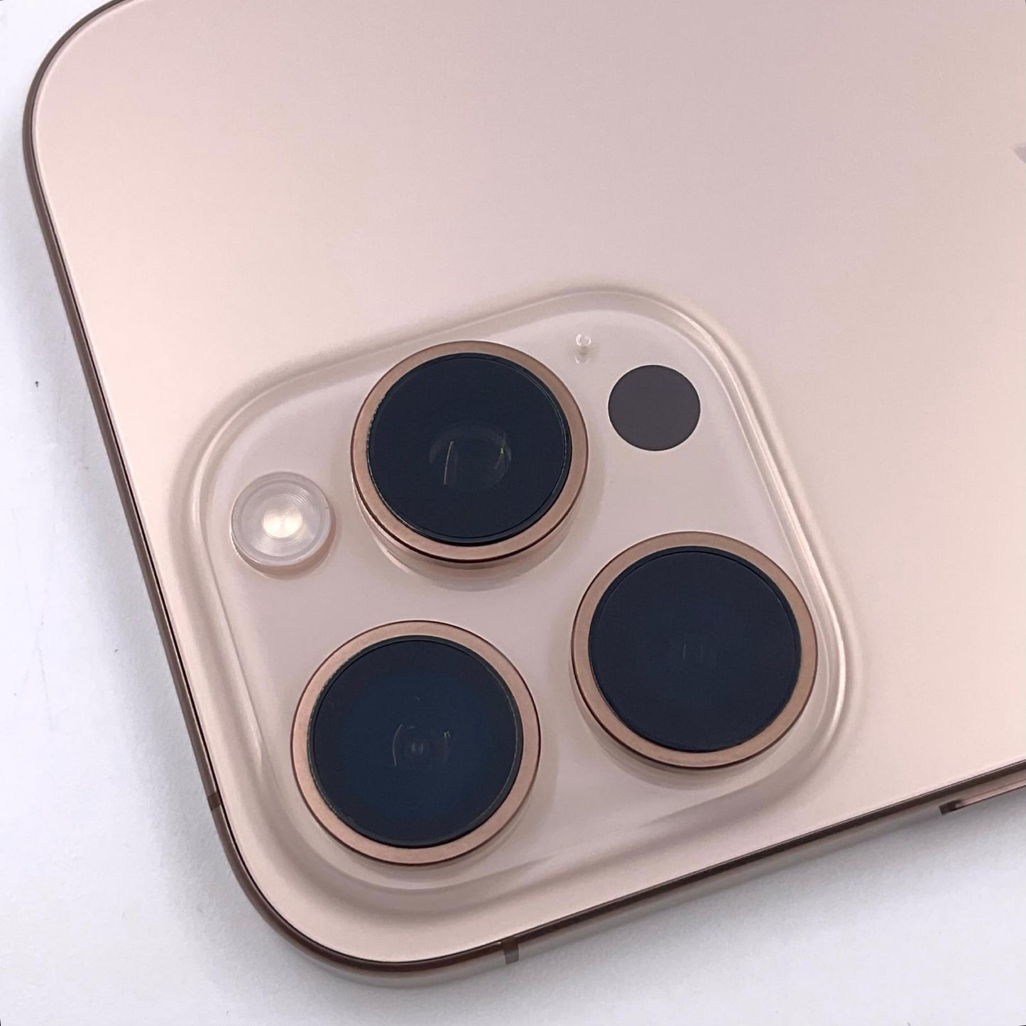 【全額返金保証】【最速発送】Apple iPhone iPhone 16 Pro Max 1TB デザートチタニウム docomo SIMフリー 白ロム 美品 動作確認済 96%