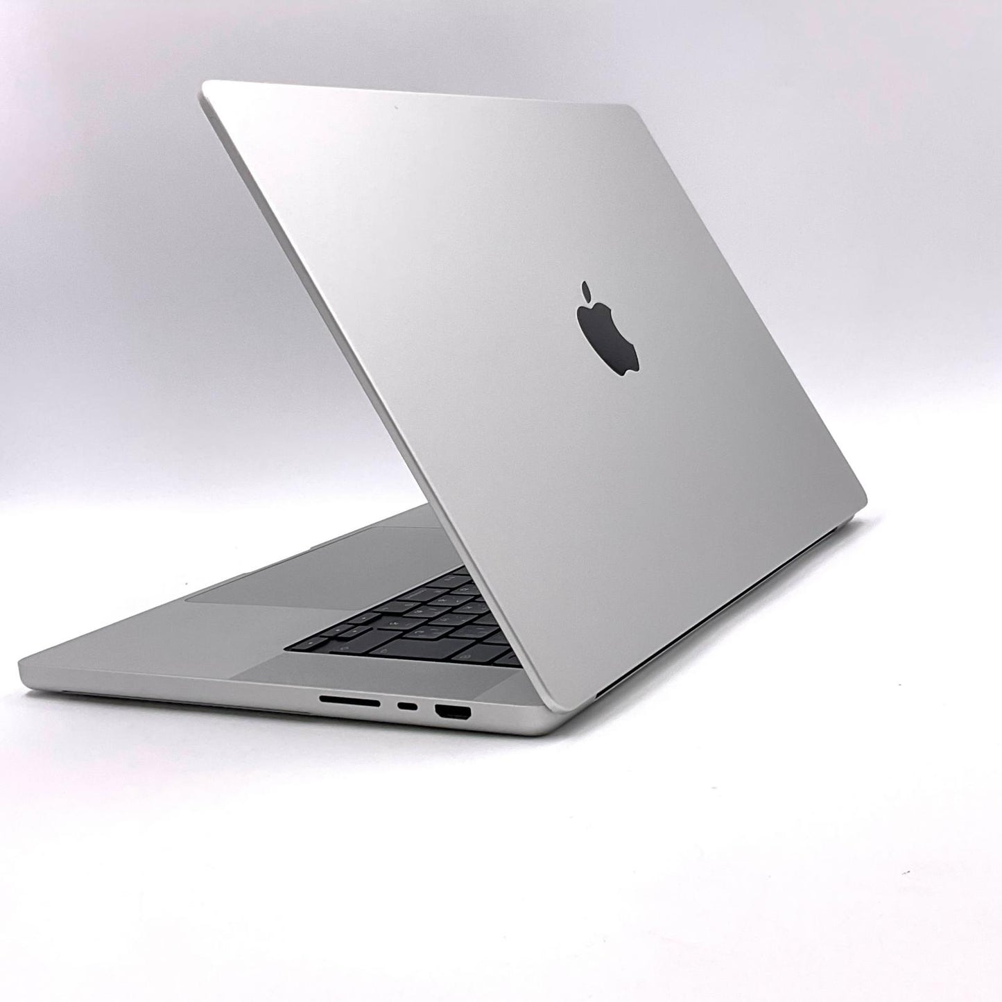 【全額返金保証】【最速発送】Apple MacBook Pro Pro 16インチ 2021 Apple M1 Pro 16GB SSD 1TB シルバー 96% 美品 動作確認済