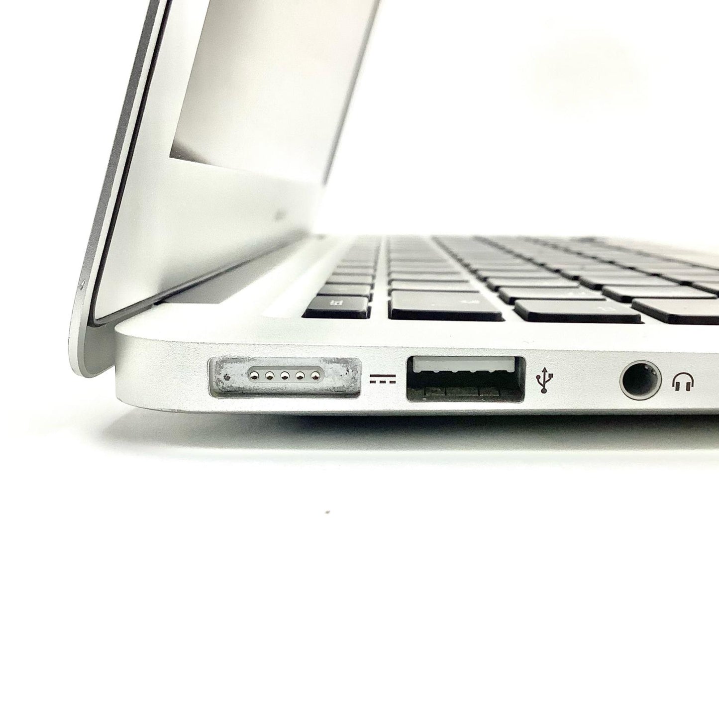 【全額返金保証】【最速発送】Apple MacBook Air 13.3インチ 2017 1.8GHz デュアルコア Intel Core i5 8GB SSD 256GB シルバー 動作確認済