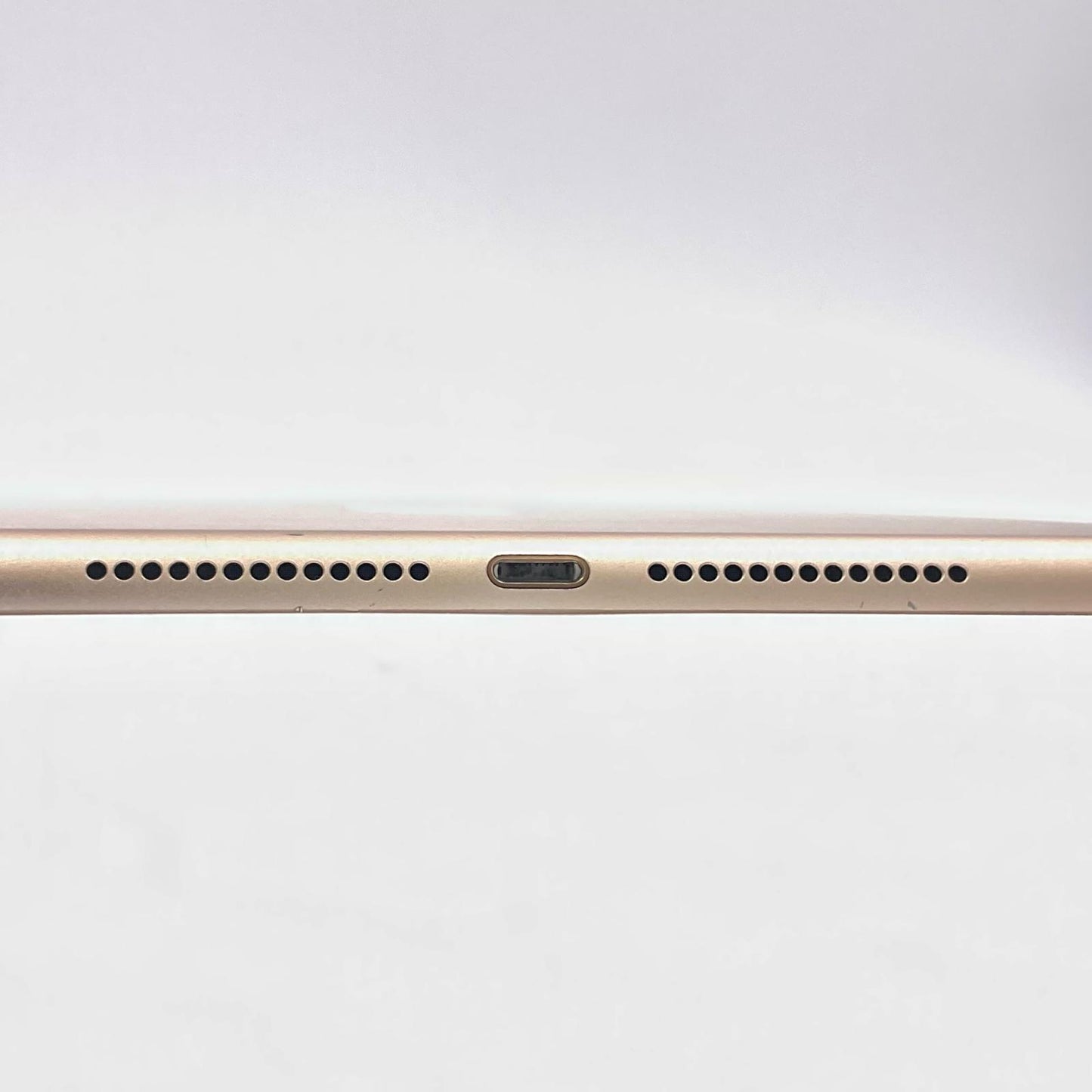 【全額返金保証】【最速発送】Apple iPad iPad 9.7インチ 第5世代 32GB ゴールド WiFi+Cellular docomo 白ロム 動作確認済