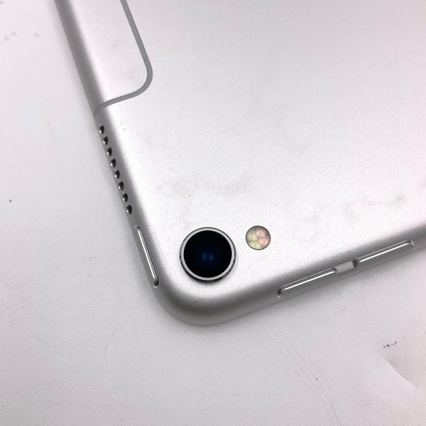 【全額返金保証】【最速発送】Apple iPad iPad Pro 10.5インチ 256GB シルバー WiFi+Cellular Softbank 白ロム 動作確認済