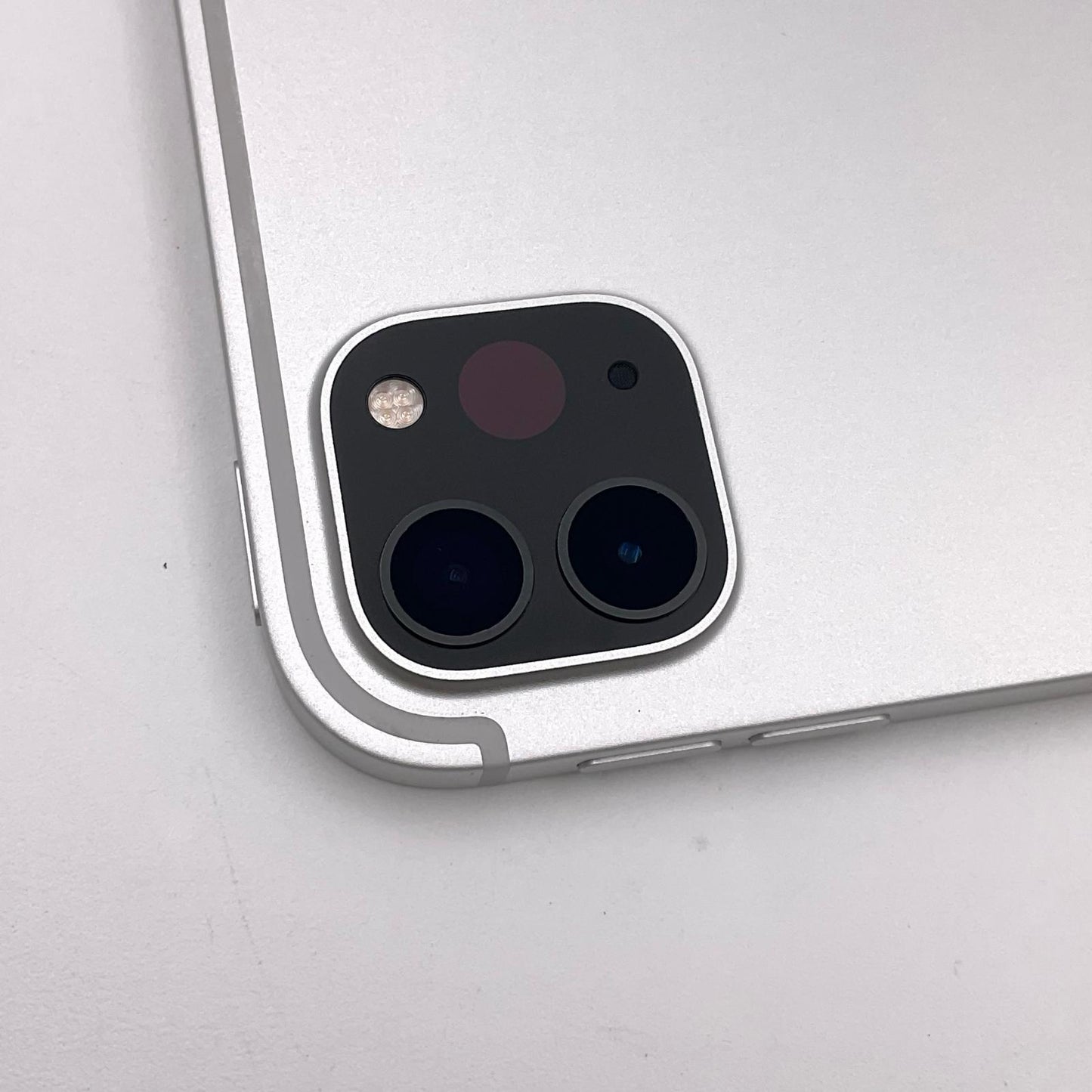 【全額返金保証】【最速発送】Apple iPad Pro 11インチ 第2世代 128GB シルバー WiFi+Cellular au 白ロム 美品 動作確認済