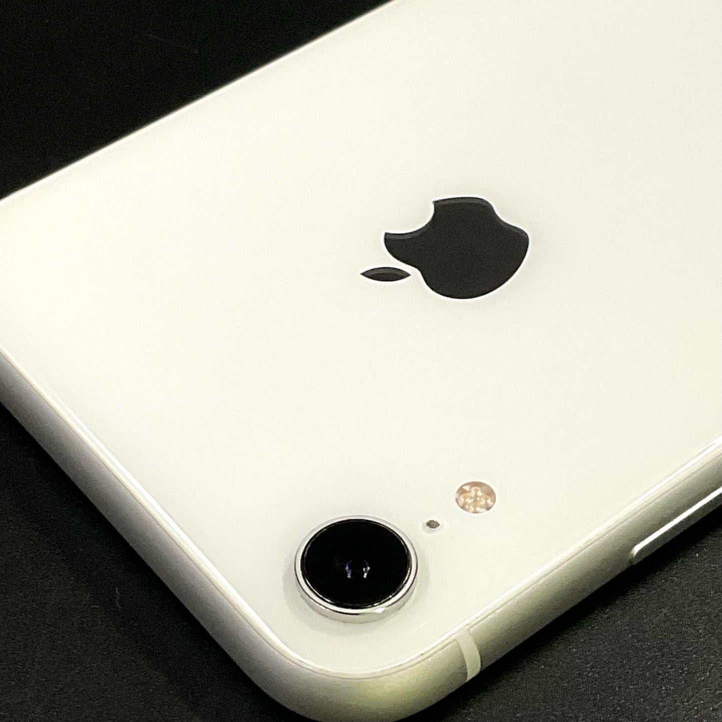 【全額返金保証】【最速発送】Apple iPhone iPhone XR 64GB ホワイト docomo 白ロム 美品 動作確認済 83%