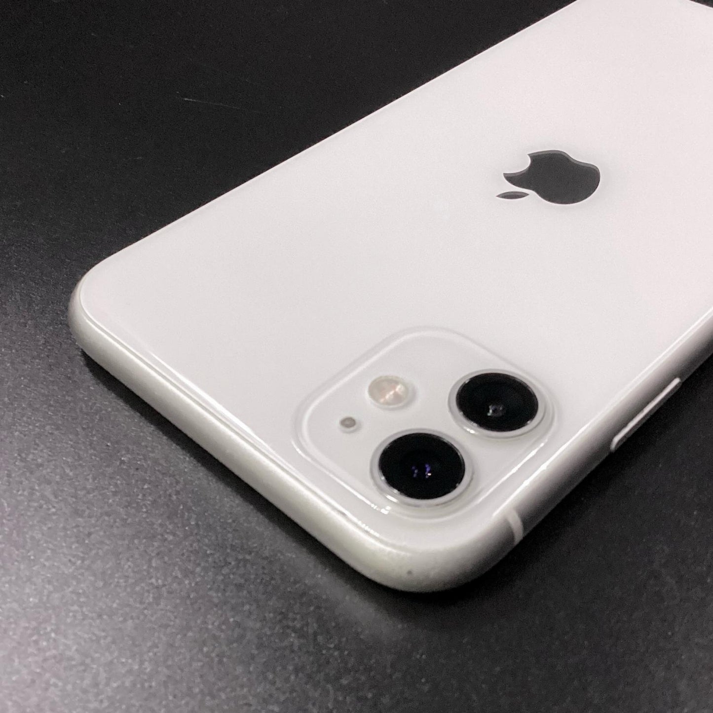 【全額返金保証】【最速発送】Apple iPhone iPhone 11 128GB ホワイト docomo 白ロム 動作確認済 74%