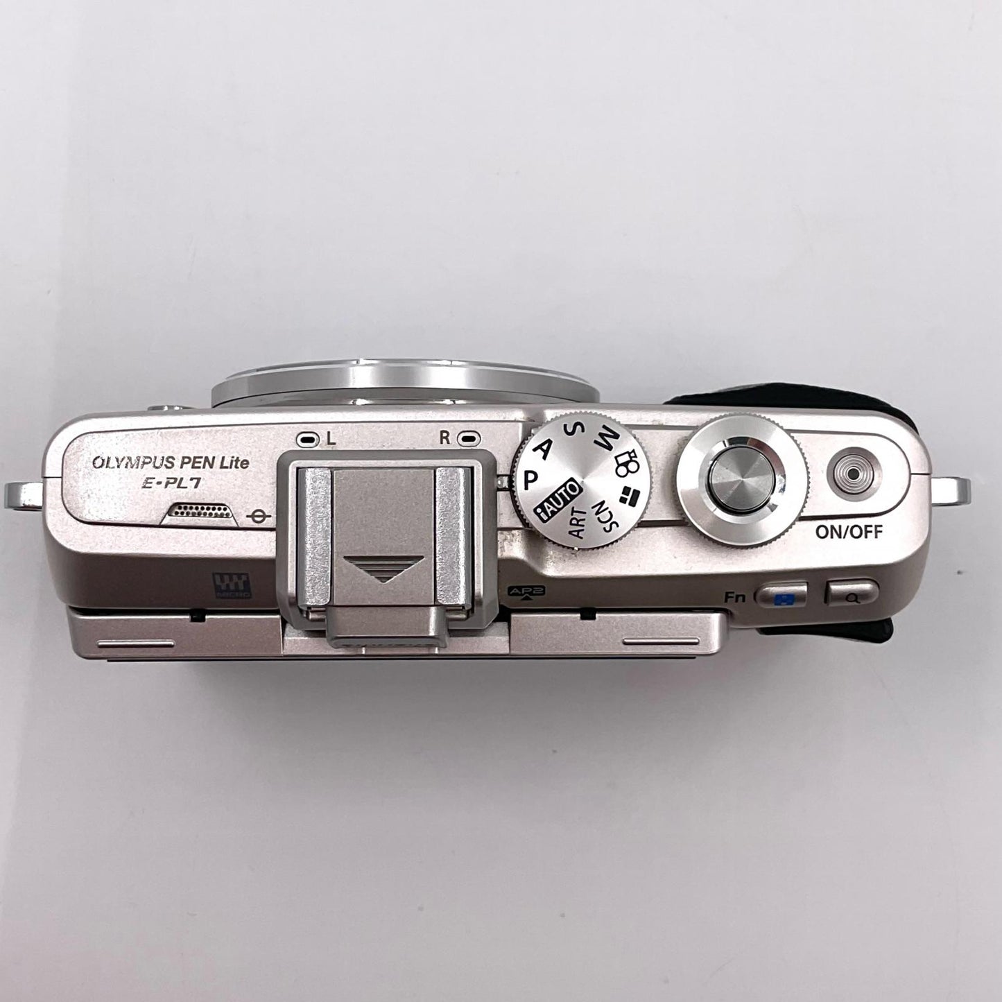 【全額返金保証】【最速発送】OLYMPUS デジタル一眼 PEN Lite E-PL7 ボディ [シルバー] 美品 動作確認済