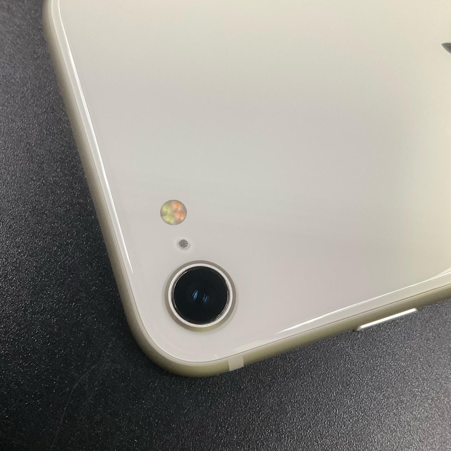 【全額返金保証】【最速発送】Apple iPhone iPhone SE（第3世代） 64GB スターライト docomo 白ロム 超美品 動作確認済 93%