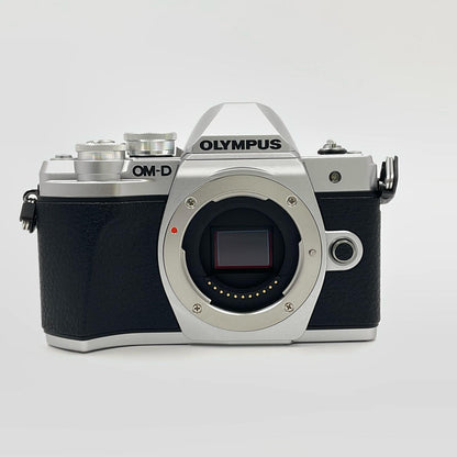 【全額返金保証】【最速発送】OLYMPUS デジタル一眼 OM-D E-M10 Mark III ボディ [シルバー] シルバー 美品 動作確認済