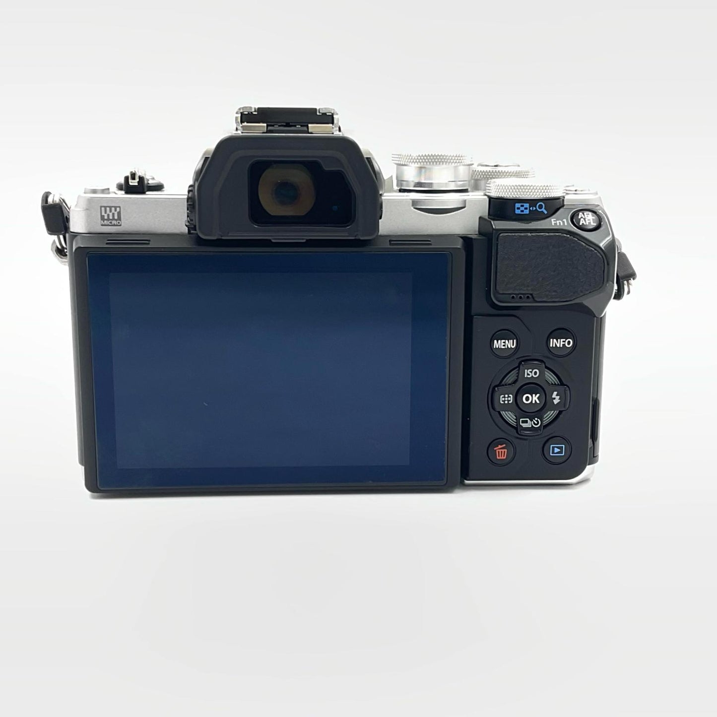 【全額返金保証】【最速発送】OLYMPUS デジタル一眼 OM-D E-M10 Mark III ボディ [シルバー] シルバー 美品 動作確認済