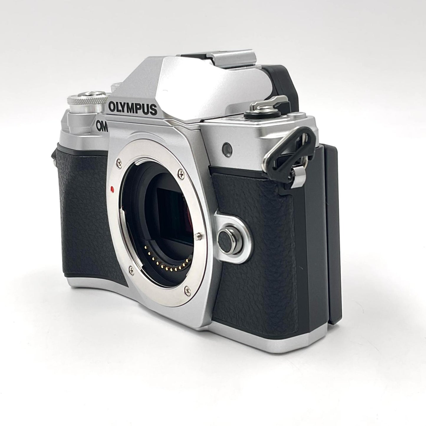 【全額返金保証】【最速発送】OLYMPUS デジタル一眼 OM-D E-M10 Mark III ボディ [シルバー] シルバー 美品 動作確認済