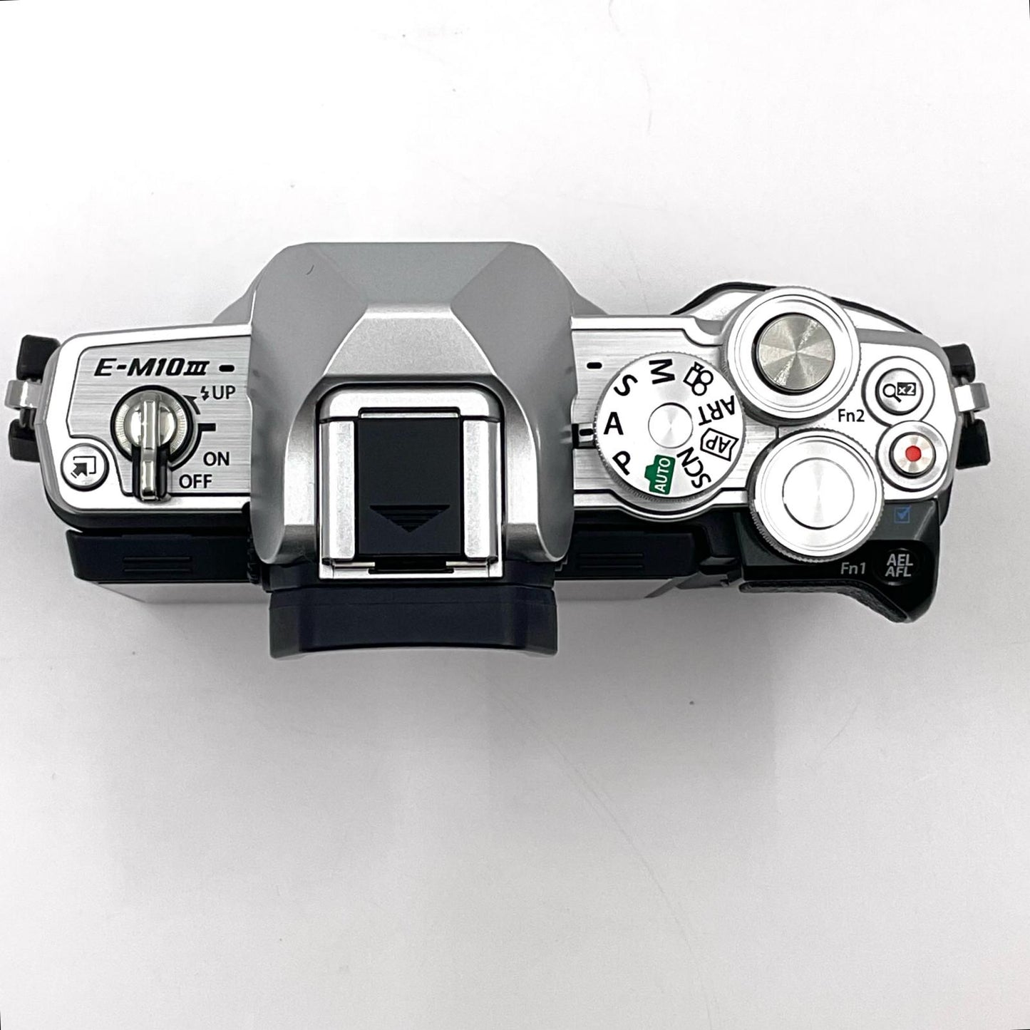 【全額返金保証】【最速発送】OLYMPUS デジタル一眼 OM-D E-M10 Mark III ボディ [シルバー] シルバー 美品 動作確認済