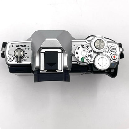 【全額返金保証】【最速発送】OLYMPUS デジタル一眼 OM-D E-M10 Mark III ボディ [シルバー] シルバー 美品 動作確認済