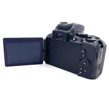 【最速発送】Nikon デジタル一眼 D5600 ボディ ブラック【難有】
