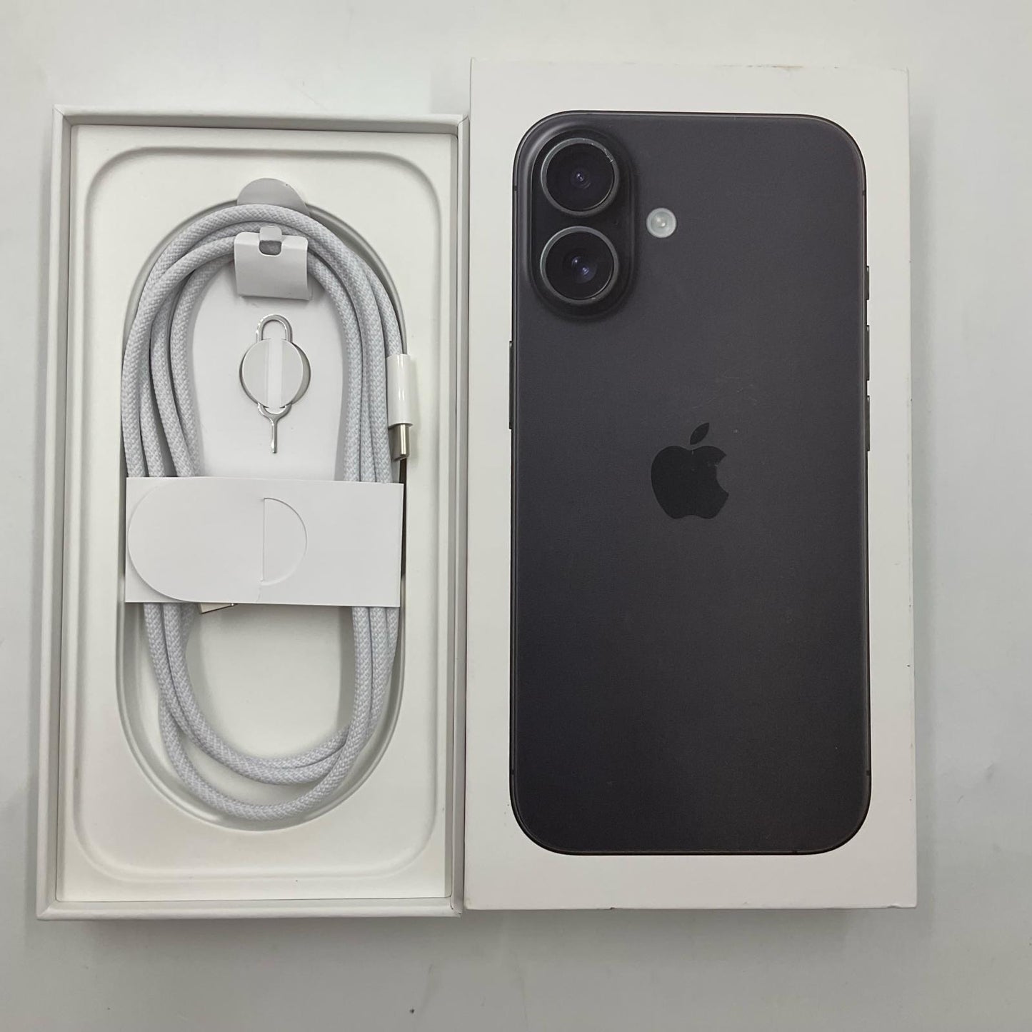 【全額返金保証】【最速発送】Apple iPhone iPhone 16 128GB ブラック docomo 白ロム 美品 動作確認済 100%