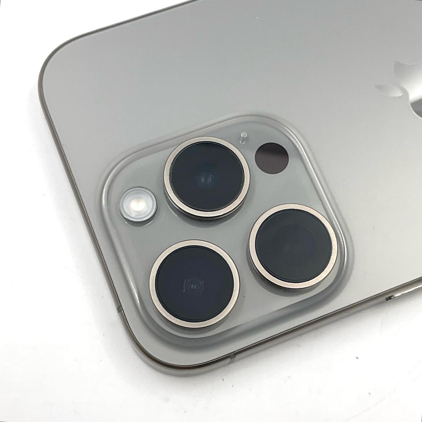【全額返金保証】【最速発送】Apple iPhone iPhone 15 Pro 128GB ナチュラルチタニウム SIMフリー 白ロム 美品 動作確認済 87%