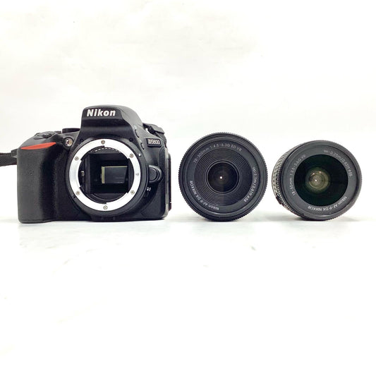 【全額返金保証】【最速発送】Nikon デジタル一眼 D5600 ダブルズームキット ブラック 動作確認済