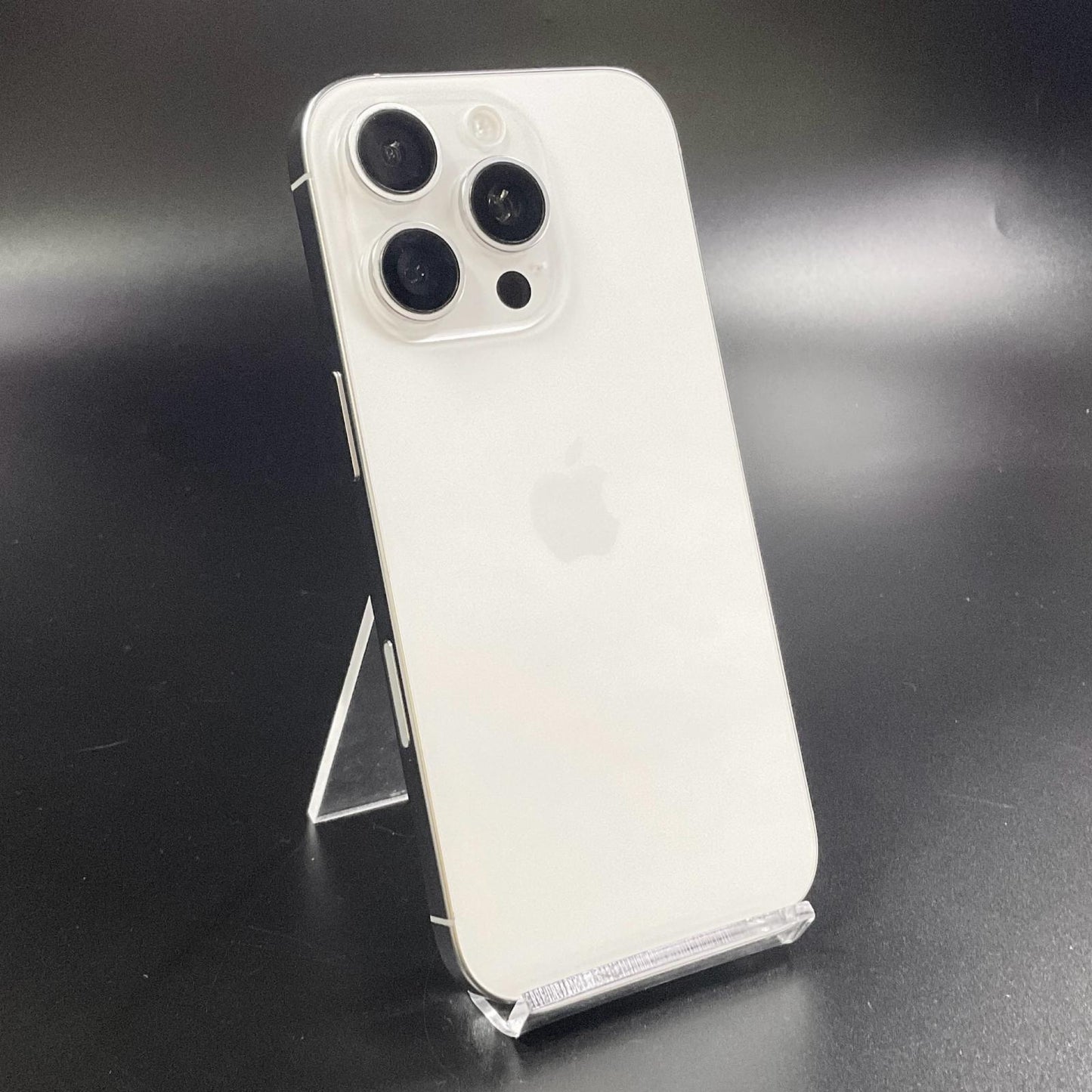 【全額返金保証】【最速発送】Apple iPhone iPhone 16 Pro 128GB ホワイトチタニウム docomo 白ロム 超美品 動作確認済 95%