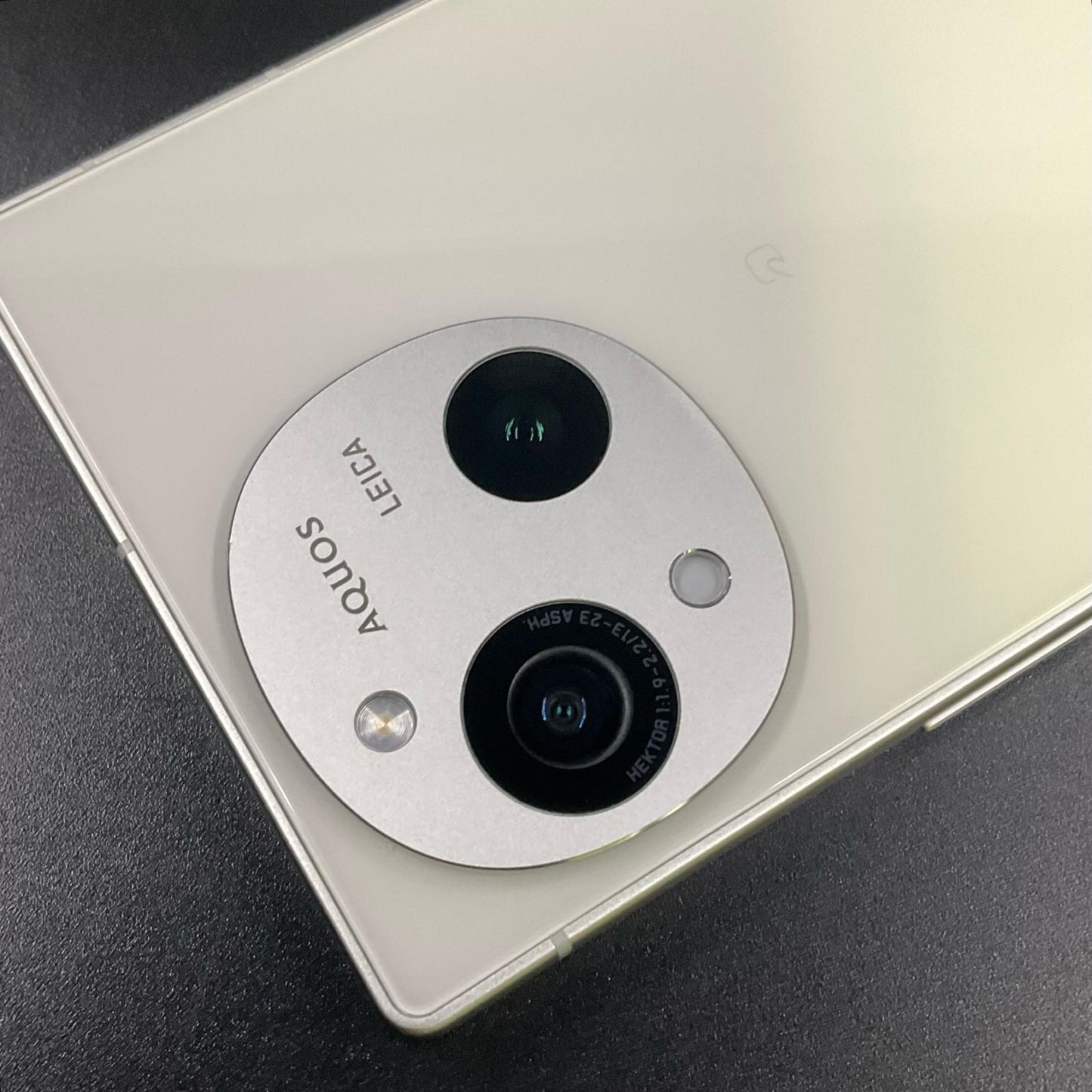 【全額返金保証】【最速発送】SHARP AQUOS R 10 256GB Cashmere White docomo SH-51F 白ロム 動作確認済